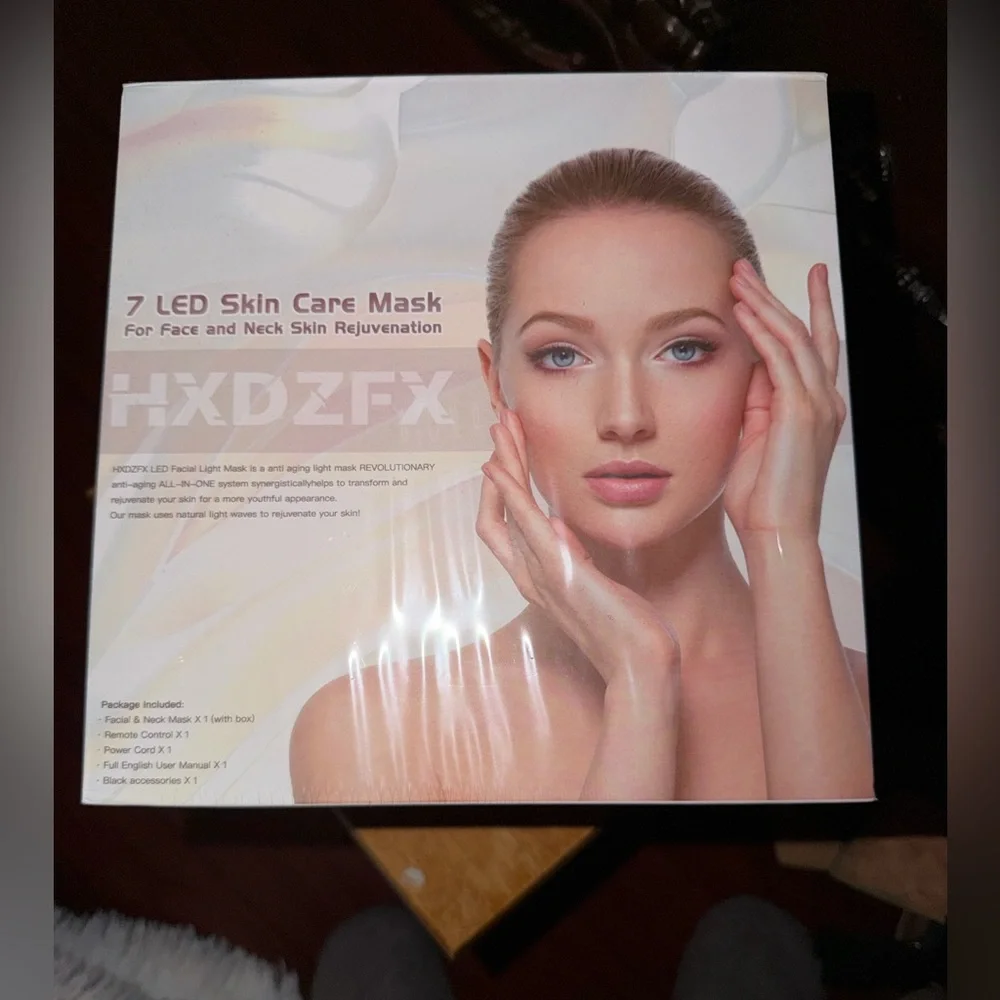 Gold LED Facial Mask - Picture 5 of 9